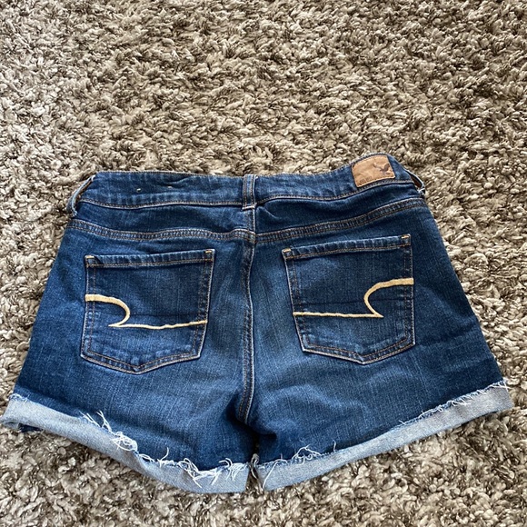 American Eagle Cutoff Cuffed Jean Shorts, Size 4, Dark Wash - Picture 2 of 3